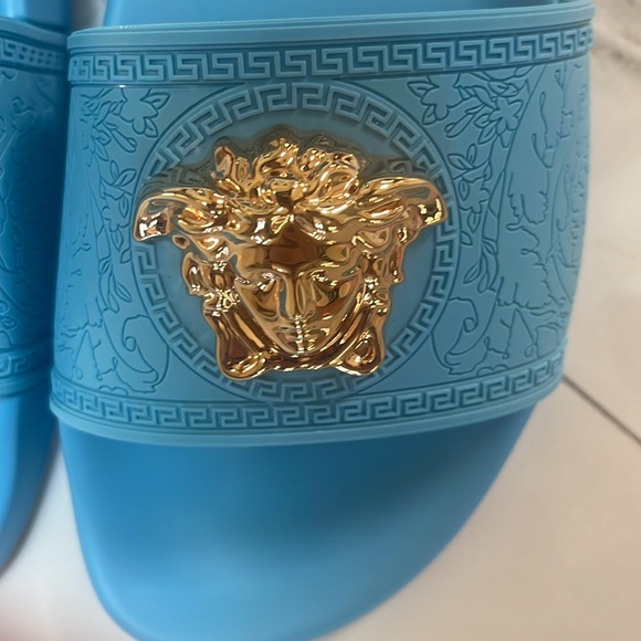 🤩Versace Pool Slides - Picture 3 of 4